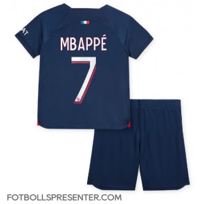 Paris Saint-Germain Kylian Mbappe #7 Hemmatröja Barn 2023-24 Kortärmad (+ korta byxor)